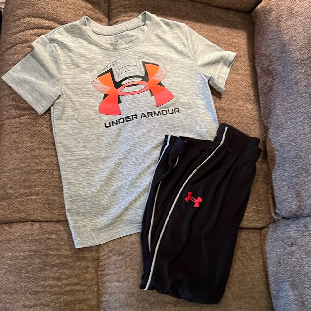 Under Armour Boys size 6 Shirt & Pant set, EUC